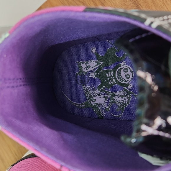 Tim Burton The Nightmare Before Christmas Size 6 1/2 Med Top Sneakers DISNEY NWT - Picture 14 of 17